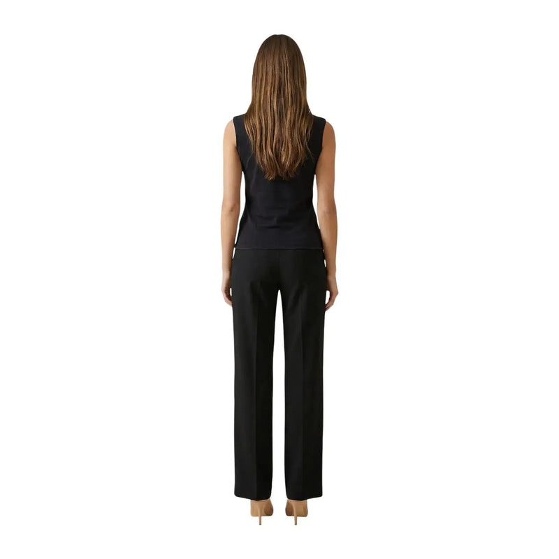 Schwarzes ärmelloses only Frauen top mit Wasserfallausschnitt, eleganter, taillierter Passform, dezenten Nahtdetails, aus Viskosegewebe