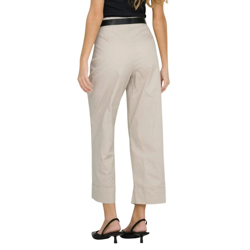 Beigefarbene, hochgeschnittene Stretch-Hose aus Baumwolle mit elegantem, tailliertem Schnitt und dezenten Bügelfalten, Größe 30. Only Frauen