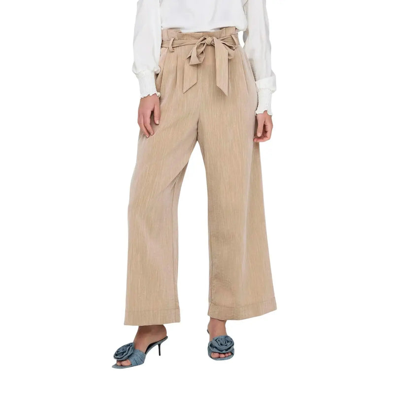 Beigefarbene, hochgeschnittene Hose mit weitem Bein aus Viskosemischung Only Damenhose mit Bindegürtel, Schnürtaschen vorne und Rippstrickstruktur