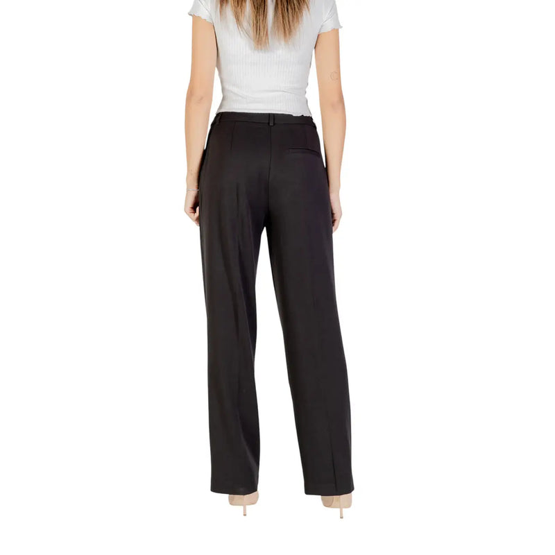 Schwarze Hose mit weitem Bein only Damen-Kleid mit eleganter, taillierter Passform, dezenten Bügelfalten, Reißverschluss und Knopf, reguläre Passform, Material