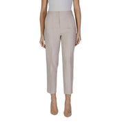 Beigefarbene, hochgeschnittene, maßgeschneiderte Hose von Only Damen mit geradem Bein, Reißverschlusstaschen vorne und dezenten Falten vorne
