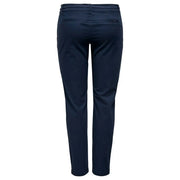 Only Dunkelblaue, schmal geschnittene Baumwollhose für Damen mit geflochtenem Gürteldetail, ideal für Frühling und Sommer