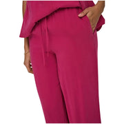Magentafarbene, weit geschnittene Viskosehose mit Kordelzug im Bund und Seitentaschen von only Madeli Oaklyn Long Kollektion für Damen