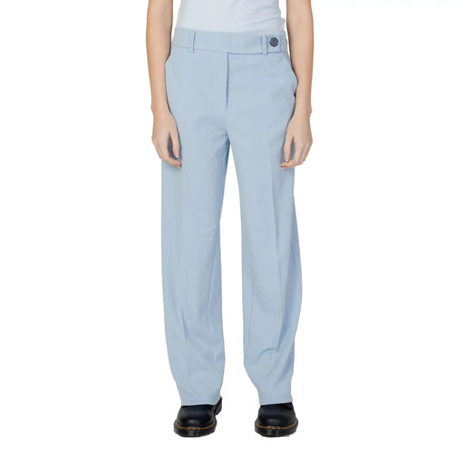 Hellblau Only Taillierte Damenhose aus Polyester mit geradem Bein und Ein-Knopf-Bundverschluss