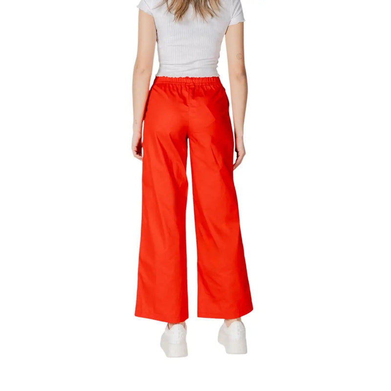 Leuchtend rote Satinhose mit weitem Bein und elastischem Bund von Only Damen Frühjahr/Sommer Kollektion 15344272