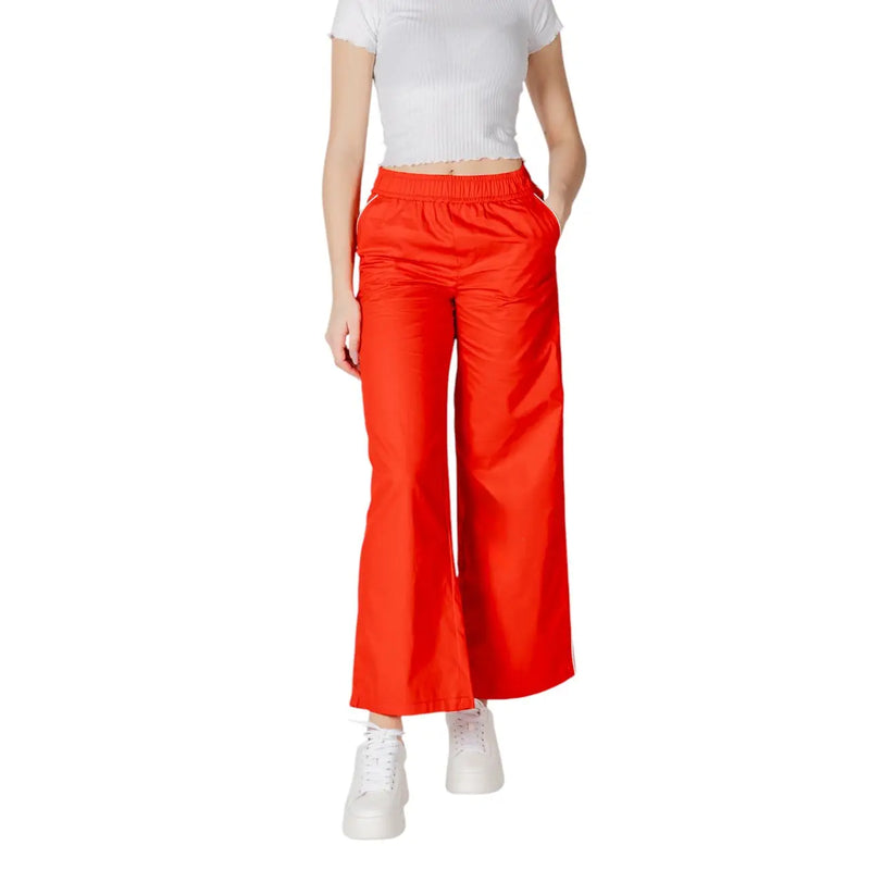 Leuchtend rote, weit geschnittene Satinhose mit elastischem Bund von Only Damen-Frühling/Sommer-Baumwollkollektion