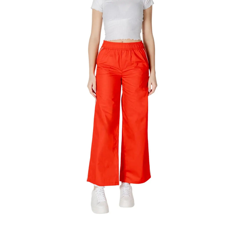Leuchtend rote Satinhose mit weitem Bein und elastischem Bund von Only Damen-Frühling/Sommer-Baumwollkollektion