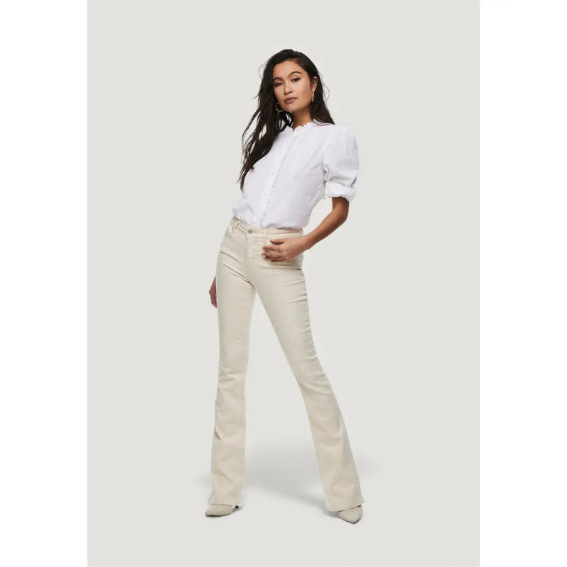 Only Weiße Damen-Jeans aus Stretch-Baumwolle in Cremefarbe mit ausgestelltem Bein, klassischem Fünf-Taschen-Design und Knopfleiste.