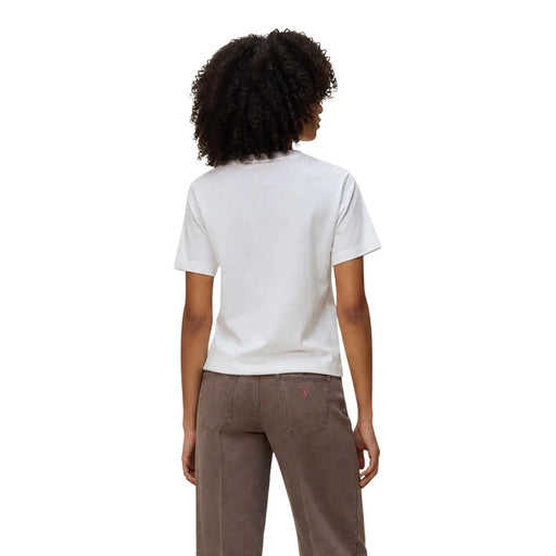 Weißes, kurzärmeliges Baumwoll-T-Shirt für Damen, Größe S, Rückseite mit dezentem rotem Logo auf der Tasche.