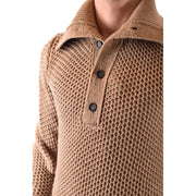 Paolo Pecora Herren-Strickpullover aus Kamelwolle mit strukturiertem Rautenmuster und drei dunklen Knöpfen auf der Vorderseite