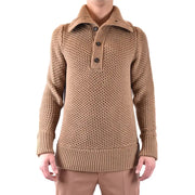 Paolo Pecora Herren-Strickpullover aus Kamelwolle mit strukturiertem Kragen und drei dunklen Knöpfen auf der Vorderseite
