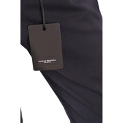 Schwarze Herrenhose aus strukturiertem Stoff von Paolo Pecora mit sichtbarem mattschwarzem Paolo Pecora Milano Markenetikett.