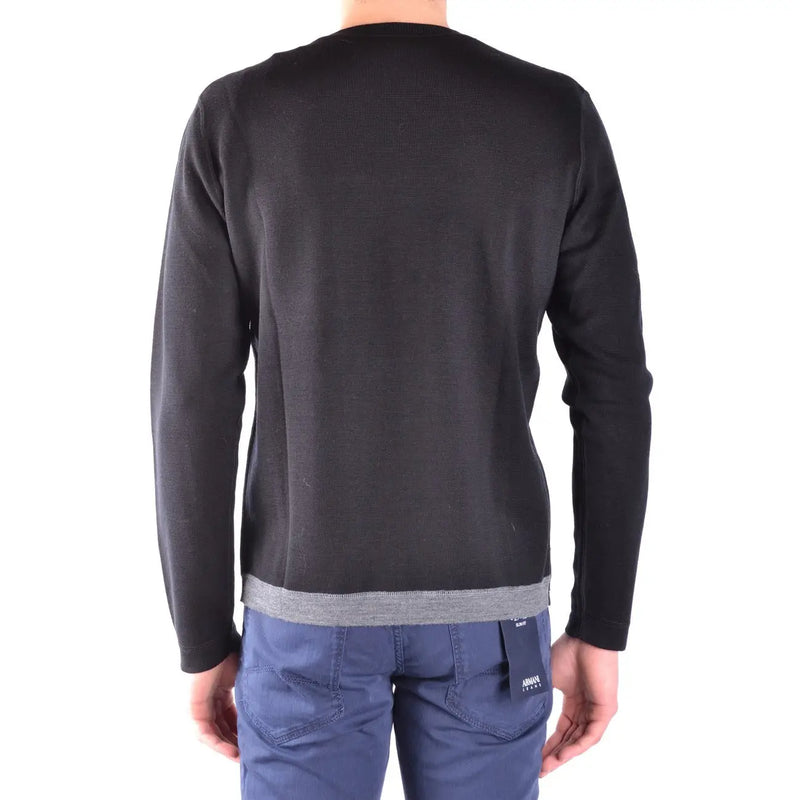Schwarzer Wollpullover von Paolo Pecora für Herren mit dezenter Strickstruktur und kontrastierendem grauen Rippstricksaum, Vorderansicht