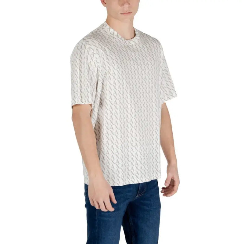 Patterned short-sleeved T-shirt displayed in the product listing, suitable for casual wear