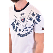 Weißes Herren-T-Shirt aus Baumwolle von Paul and Shark, normale Passform mit marineblauem Besatz und Used-Look-Motiv mit nautischer Flagge.