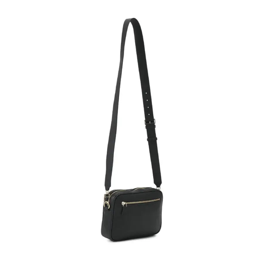 
                      
                        Stylish Guess women bag in black leather featured image
                      
                    