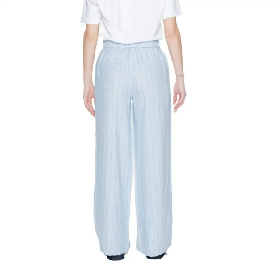 
                      
                        Vero Moda women trousers in blue pins for urban style clothing
                      
                    
