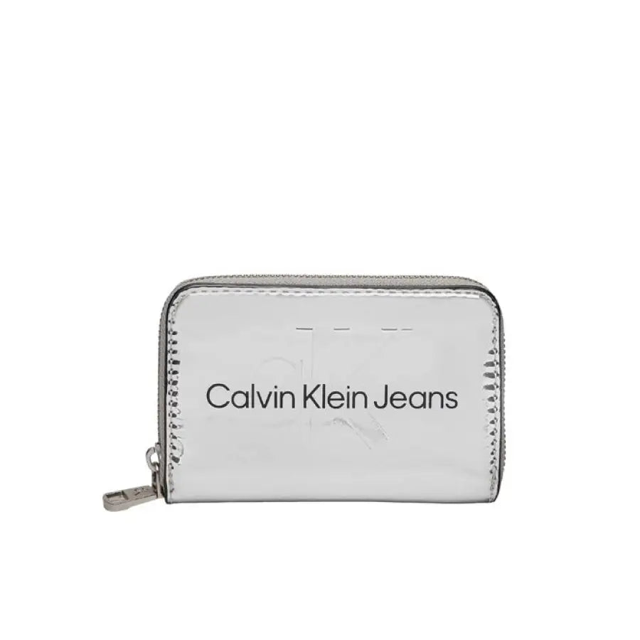 Calvin Klein Jeans women’s wallet by Calvin Klein, stylish and sophisticated