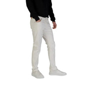 Person in Jack & Jones Men’s White Jeans and matching sneakers for Spring Summer