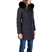 Schwarze, lange Nylonjacke von Peuterey für Damen mit Kapuze, gestepptem Design und flauschig gefütterter Kapuze für kaltes Wetter