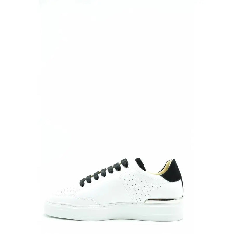 Weiße Philipp Plein Leder-Sneaker für Damen mit schwarzen Schnürsenkeln, seitlichen Perforationen und kontrastierender schwarzer Fersenlasche