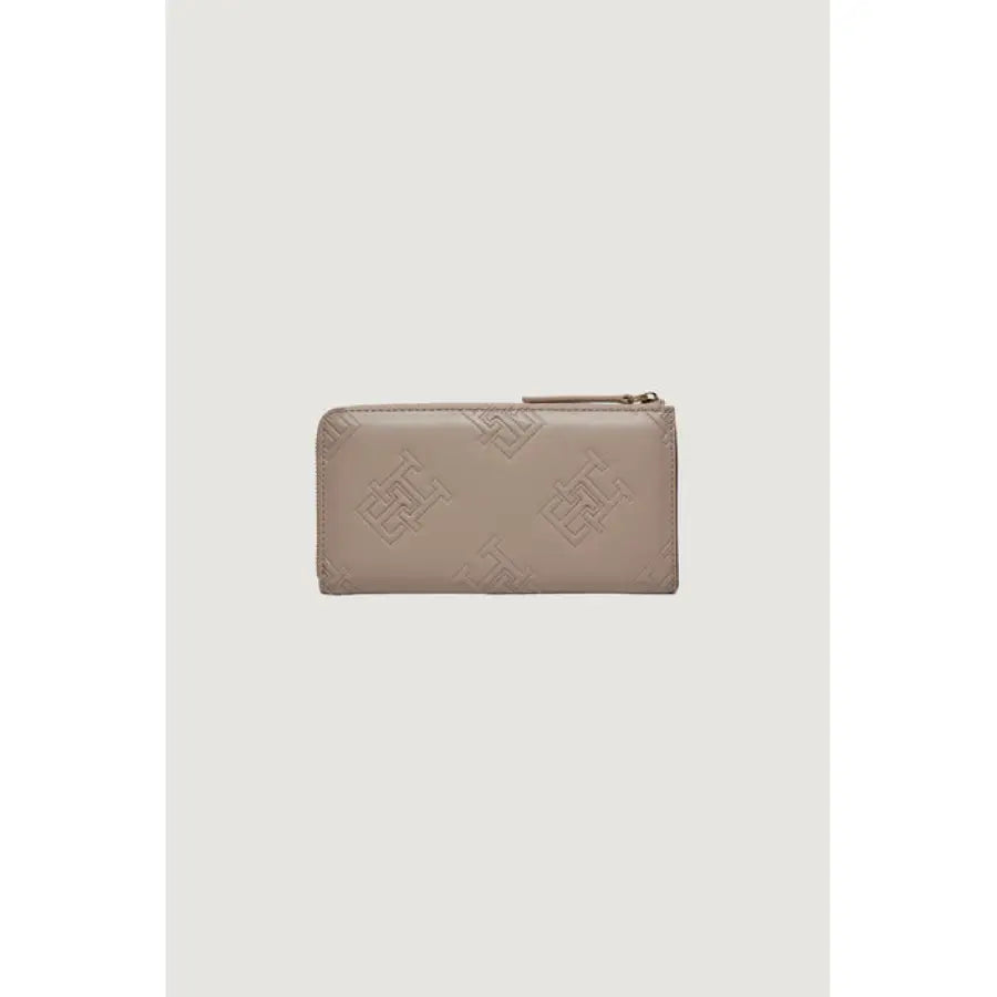 
                      
                        Tommy Hilfiger small beige zipper wallet for urban style clothing fashion
                      
                    