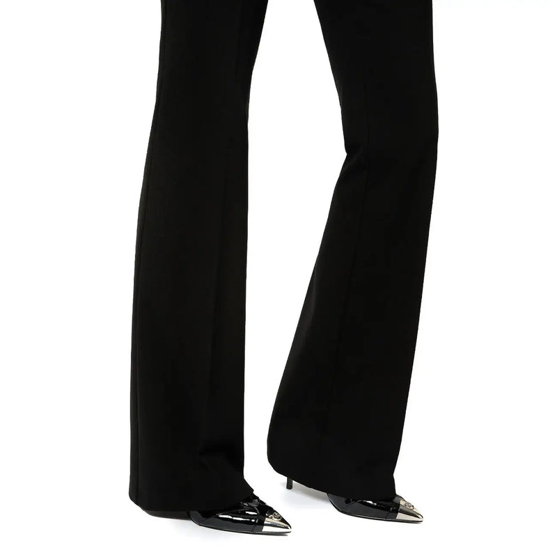Pinko Schwarze Damen-Viskosehose mit schmaler Passform, ausgestelltem Schnitt und dezentem Glanz für Herbst und Winter