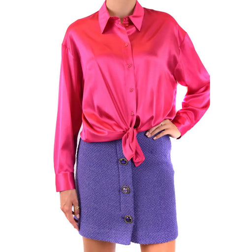 Leuchtend pinkfarbenes Satinhemd mit Knöpfen, in der Taille gebunden. pinko Damen fuchsiafarbenes Seidenhemd mit langen Ärmeln, klassisch, v_26080