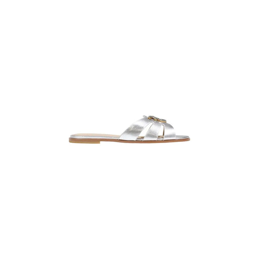 Pinko Silberne Milly-Sommerpantoffeln aus Leder für Damen mit silberfarbenem Metallic-Riemen und goldfarbener Schnalle.