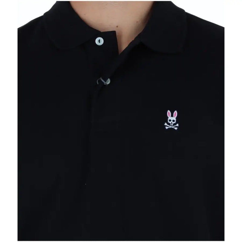 Schwarzes Herren-Polohemd von Psycho Bunny aus Baumwolle mit kurzen Ärmeln und weißem, gesticktem Hasenschädel-Logo auf der Brust.