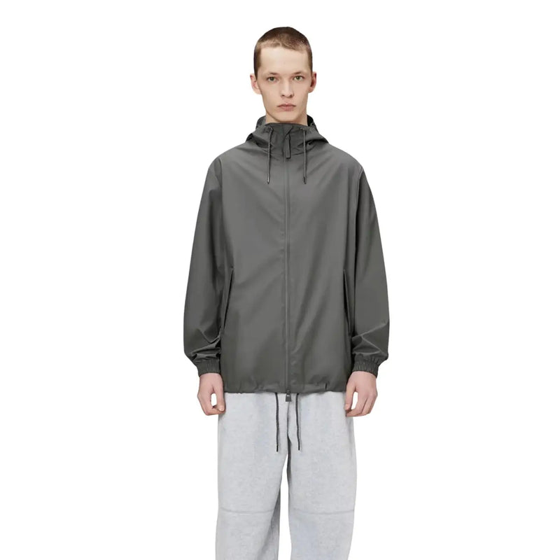 Dunkelgraue Kapuzenjacke mit elegantem, minimalistischem Design und dezentem reflektierendem Glanz aus Polyester für Herren von Rains