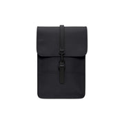 Rains Unisex-Mini-Rucksack aus schwarzem, wasserdichtem Material mit elegantem, mattem Finish und einfachem Klappverschluss