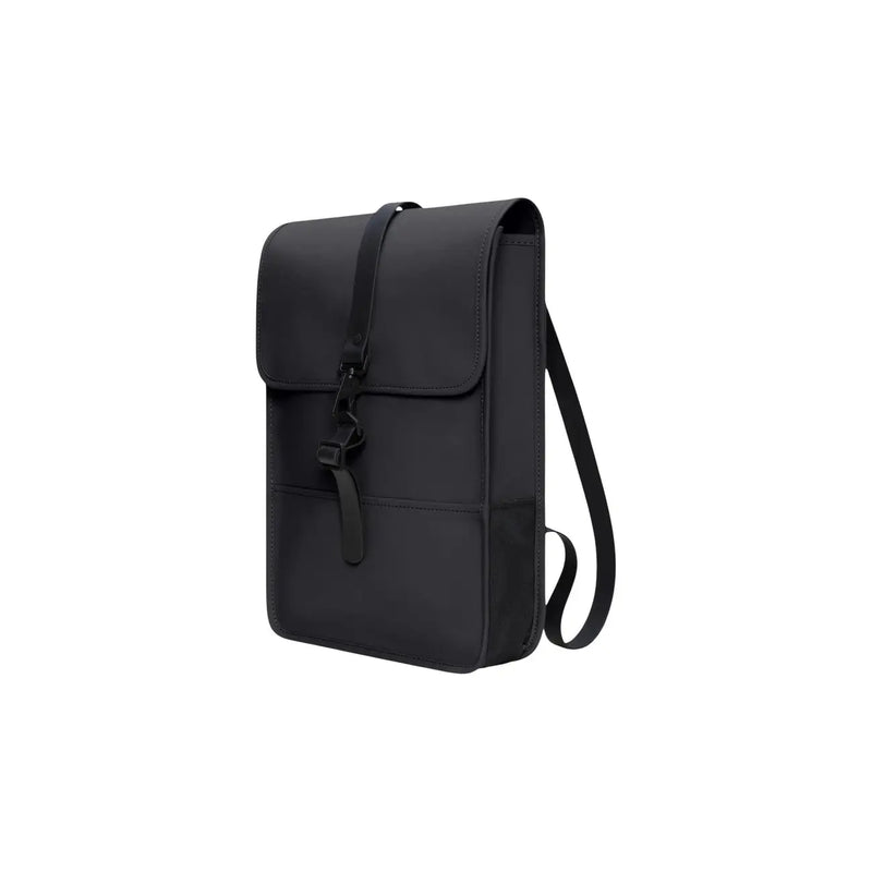 Rains Unisex-Mini-Rucksack in Schwarz mit elegantem, mattem Finish und verstellbarem Schultergurt, von der Rückseite gesehen