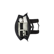 Schwarzer Unisex-Rucksack mit Rollverschluss, verstellbaren Trägern und grauem Polyester-Innenfutter, Platz für Thermoskanne und gepolsterte Einsätze.