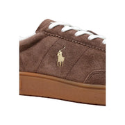 Ralph Lauren Herrenschuhe aus braunem Wildleder top Sneaker mit weißen Schnürsenkeln und goldfarbenem, gesticktem Polo-Logo an der Seite