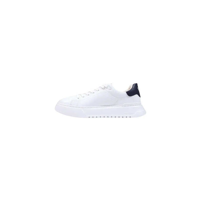 Ralph Lauren Herren weißes Leder niedrig top Sneaker mit marineblauer Fersenlasche und klobiger weißer Sohle, von der Rückseite gesehen