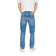 Replay Jeans, helle Herrenjeans aus blauem Denim mit fünf Taschen und braunem Lederpatch, Rückansicht