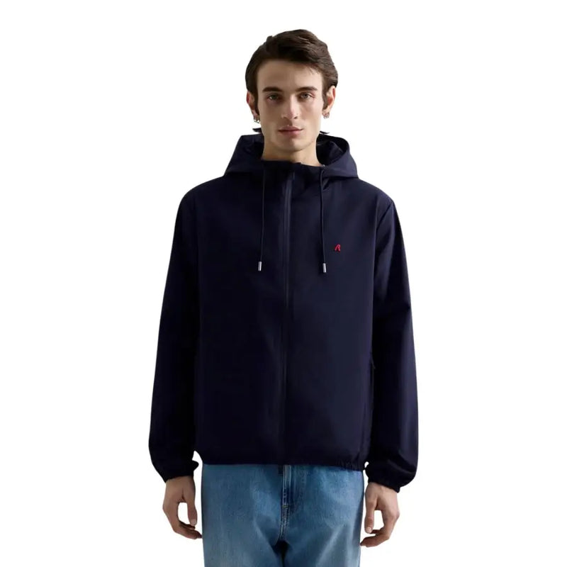 Replay Herrenblazer, schwarze Kapuzenjacke aus Polyester in Marineblau mit weißen Kordelzügen und dezentem rosa Logo auf der Brust