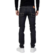 Dunkelindigoblaue Replay Herren-Jeans in Slim-Fit-Passform mit weißen Ziernähten und braunem Lederpatch an der Rückseite des Bundes