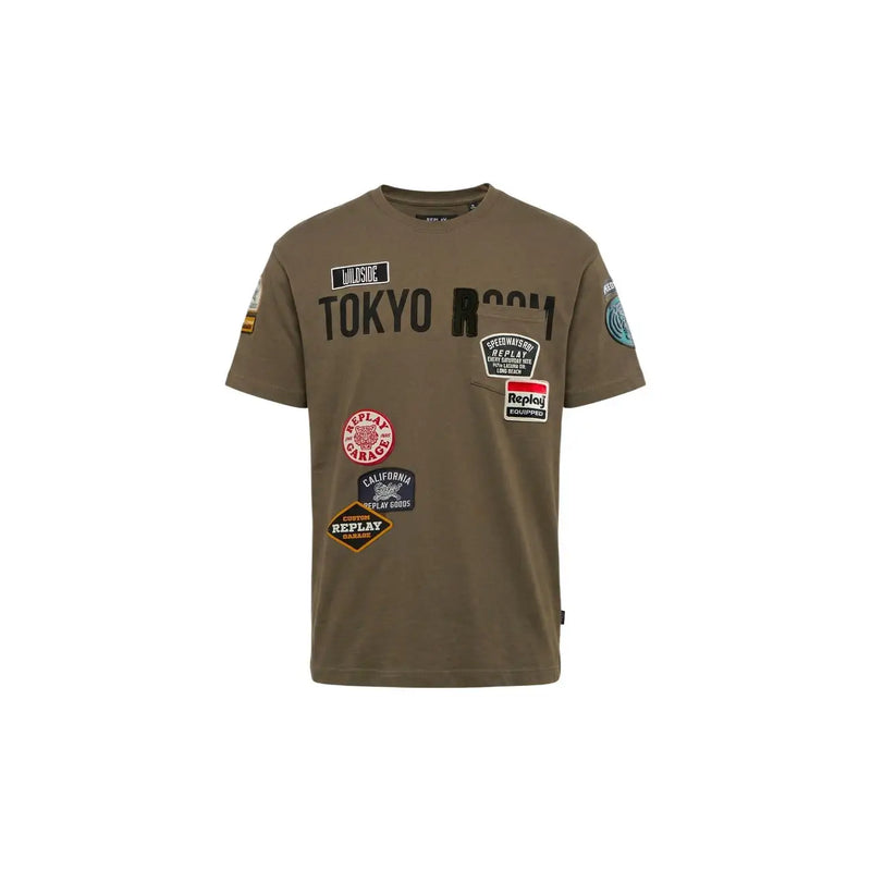 Grünes Baumwoll-T-Shirt von Replay für Herren mit lockerer Passform, auffälligem Tokyo Room-Motiv und farbenfrohen, gestickten Aufnähern.