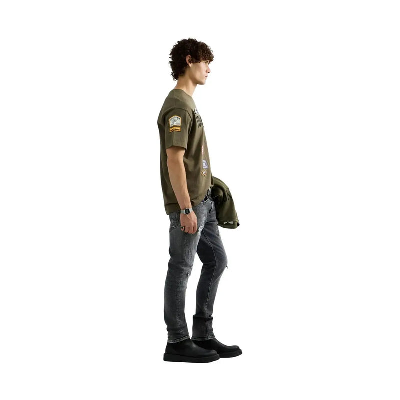 Grünes Herren-T-Shirt aus Baumwolle von Replay mit lockerer Passform und Patchwork-Details an den kurzen Ärmeln und der Vorderseite.