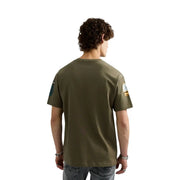 Grünes Baumwoll-T-Shirt von Replay für Herren mit lockerer Passform, olivgrünen kurzen Ärmeln und aufgesetzten Details an jedem Ärmel.