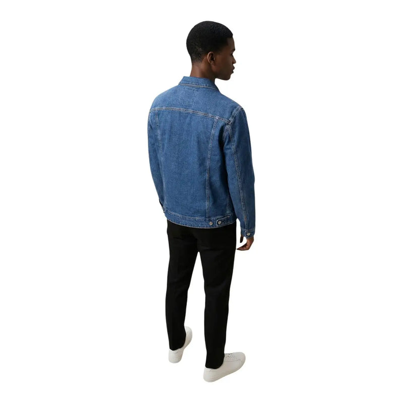 Replay Herrenjacke aus klassischem, blauem Denim mit Ziernähten, geknöpften Ärmelbündchen und Vordertaschen im Rundhalsausschnitt