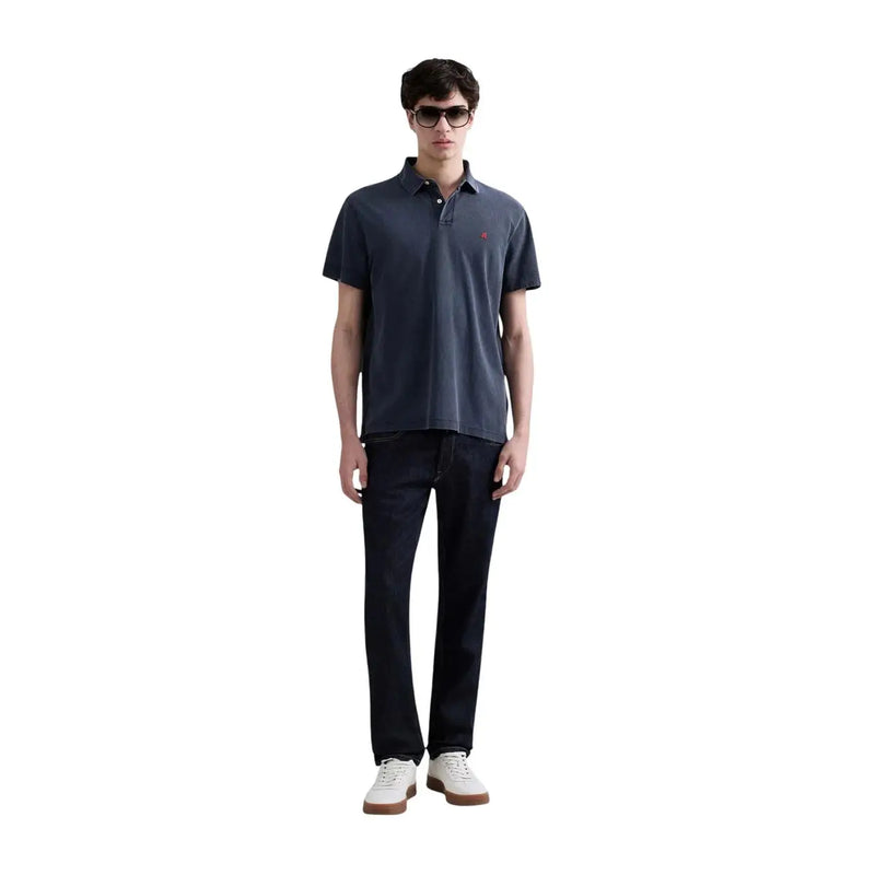 Replay men jeans blue zip button m1008j 000 spring summer shown with dark blue short-sleeved polo shirt with red logo