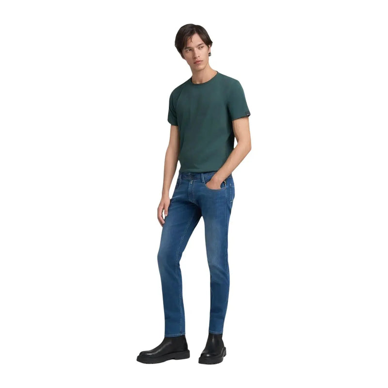 Dark green short-sleeved crew neck t-shirt paired with replay men jeans blue zip button m914 slim fit spring summer