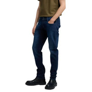 Dunkelblaue, schmal geschnittene Replay Herrenjeans mit Reißverschluss und Knopf, klassischem Five-Pocket-Design und dezenter Auswaschung an den Oberschenkeln.