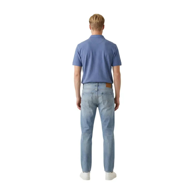 Replay Herrenjeans, hellblau, reguläre schmale Passform, Baumwollstretch, klassisches Fünf-Taschen-Design mit braunem Leder-Markenpatch.