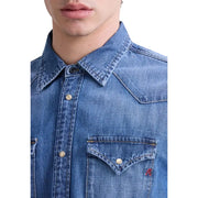 Replay Herrenhemd aus mittelblauem Denim mit klassischem Kragen, Brusttasche und dezenten Ziernähten