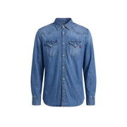 Replay Herrenhemd aus blauem Denim, langärmelig, mit Knopfleiste, zwei Brusttaschen und kleinem roten Logo auf der linken Tasche.