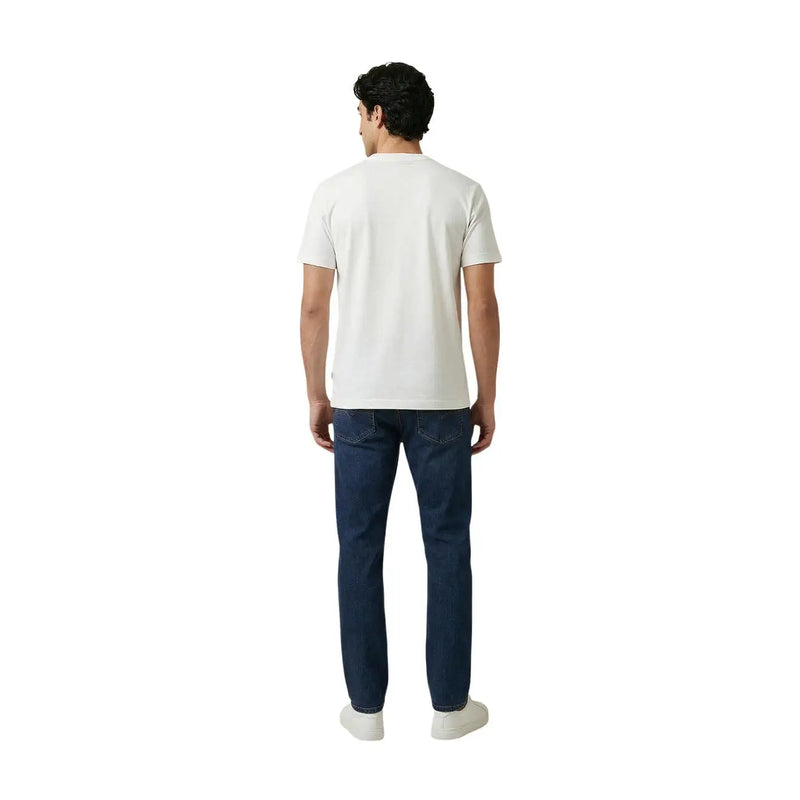 Replay Herren-T-Shirt aus weißer Baumwolle, Rundhalsausschnitt, Kurzarm, von hinten an einem stehenden Model gezeigt.